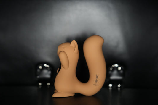 Squirrel suction vibrator